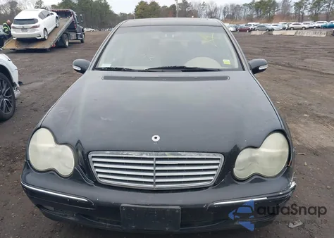 2001 Mercedes-Benz C 240 z USA, uszkodzony, nr VIN WDBRF61J51F119076